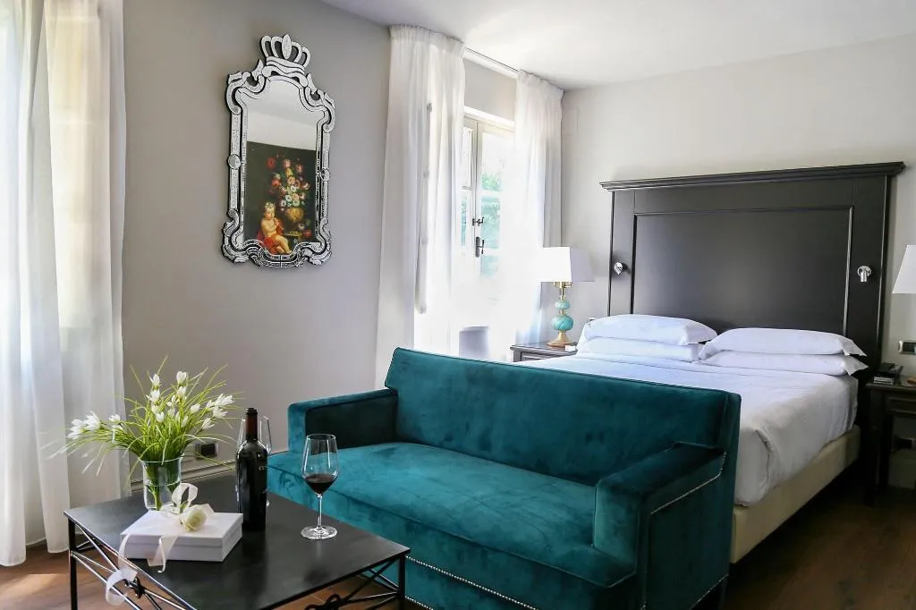 Room, Vannucci, Perugia