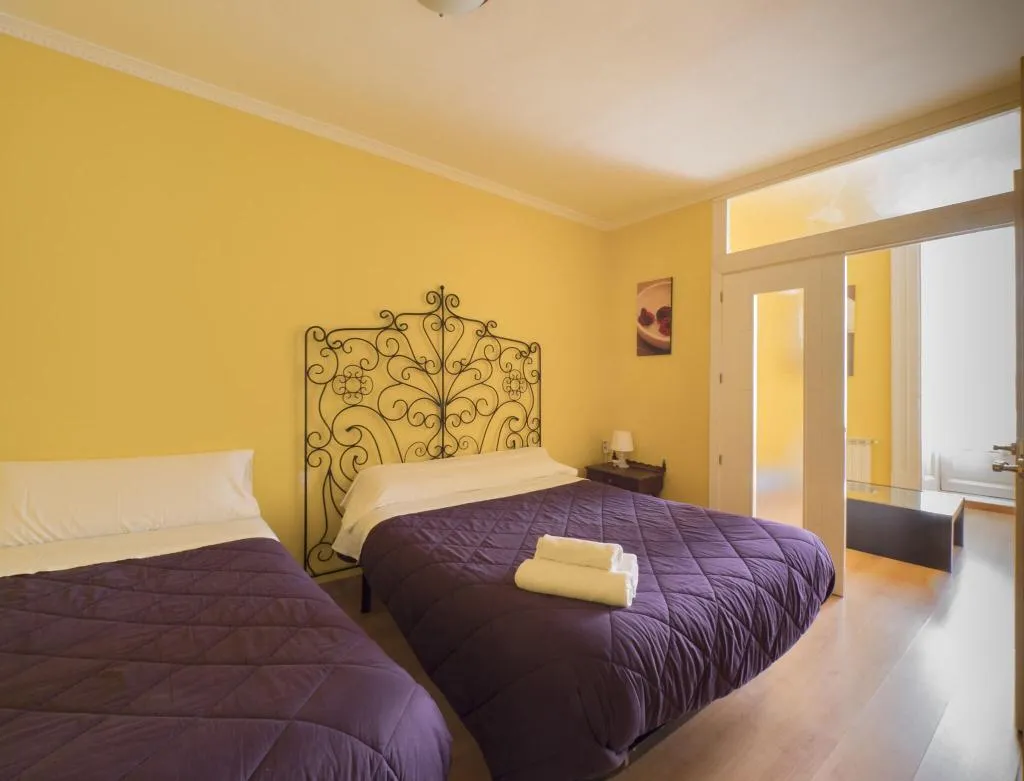Room, Hostal Apolo Xi, Madrid