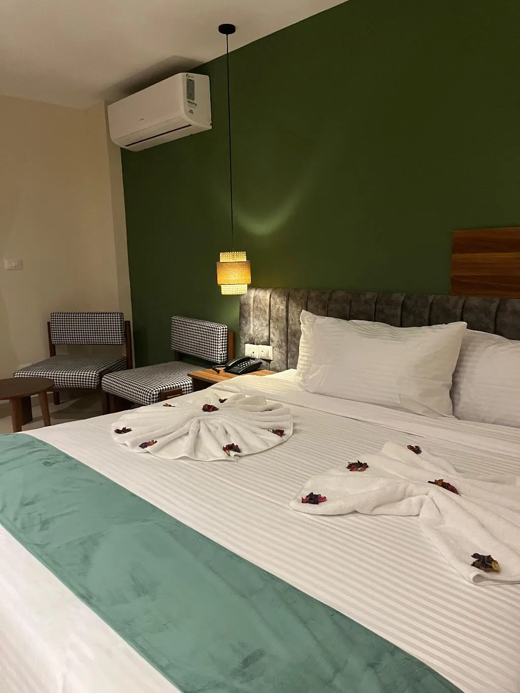 DOUBLE EXECUTIVE KING BED Room, The Nomad Pyramids Boutique Hotel, Cairo