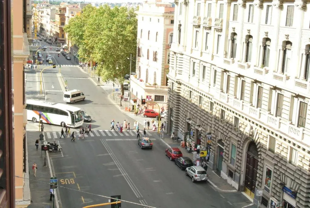 General view, 58 Le Real De Luxe, Rome