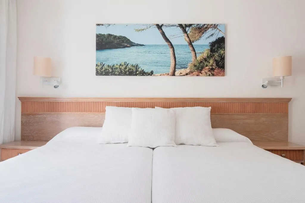 FAMILY ROOM CAPACITY 4 Room, Iberostar Waves Club Cala Barca, Majorca