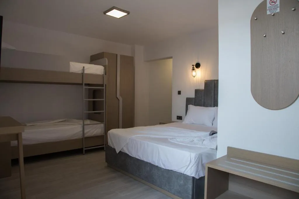 QUADRUPLE CLASSIC Room, Amalia Rooms Sea View, Thessaloniki