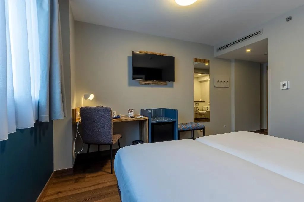 DOUBLE SINGLE USE Accessible Room, Travelodge Barcelona Poblenou, Barcelona