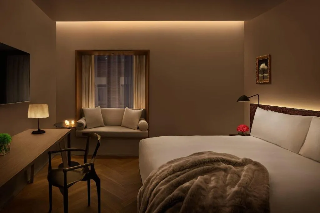 DOUBLE SUPERIOR KING BED Room, EDITION Barcelona, Barcelona