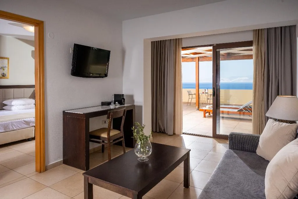 SUITE WITH JACUZZI Room, Miramare Resort & Spa, Crete