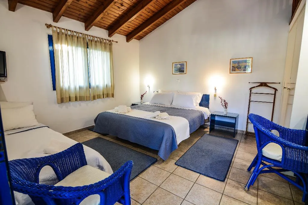 TRIPLE WITH DOUBLE BED Room, Green Village, Athens