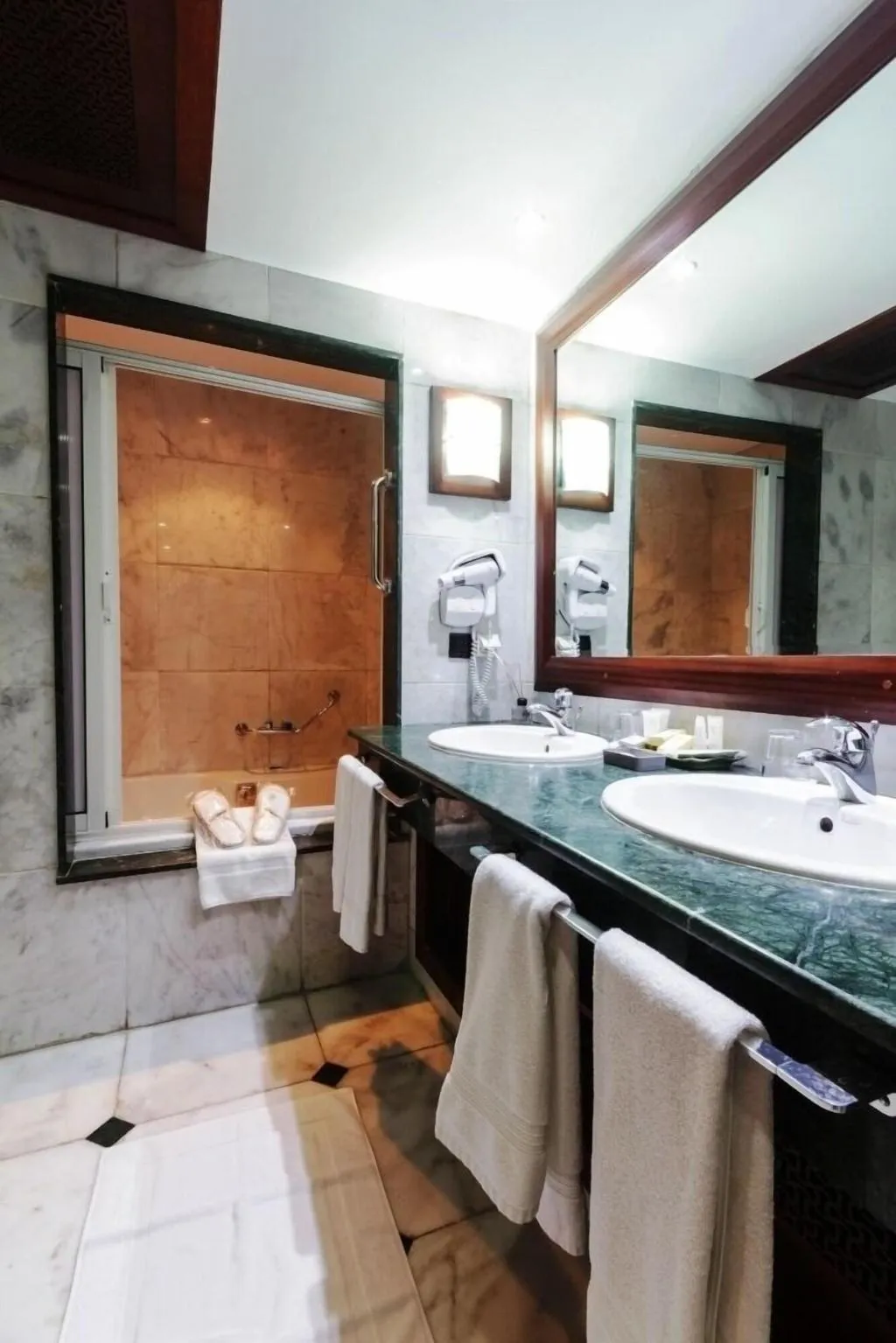 Room, Rabat, Rabat