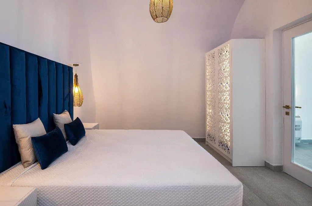 SUITE WITH PRIVATE POOL Room, Palm Island Suites, Santorini
