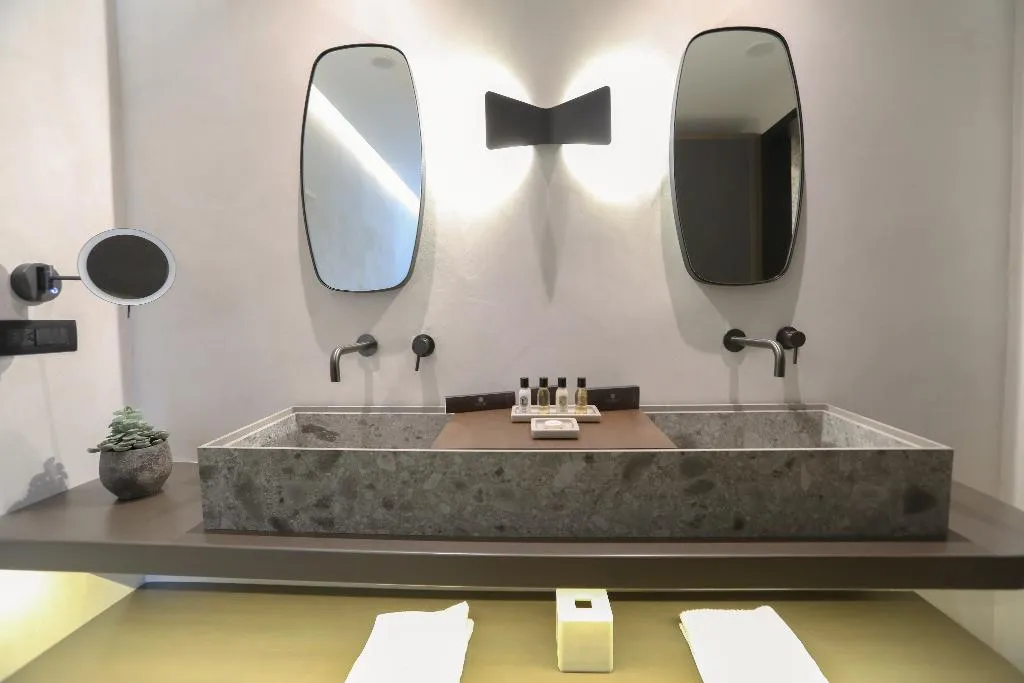 SUITE WITH PRIVATE POOL Room, Aeonic Suites & Spa, Mykonos