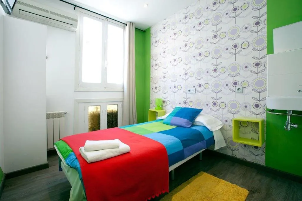Room, Hostal Abril, Madrid