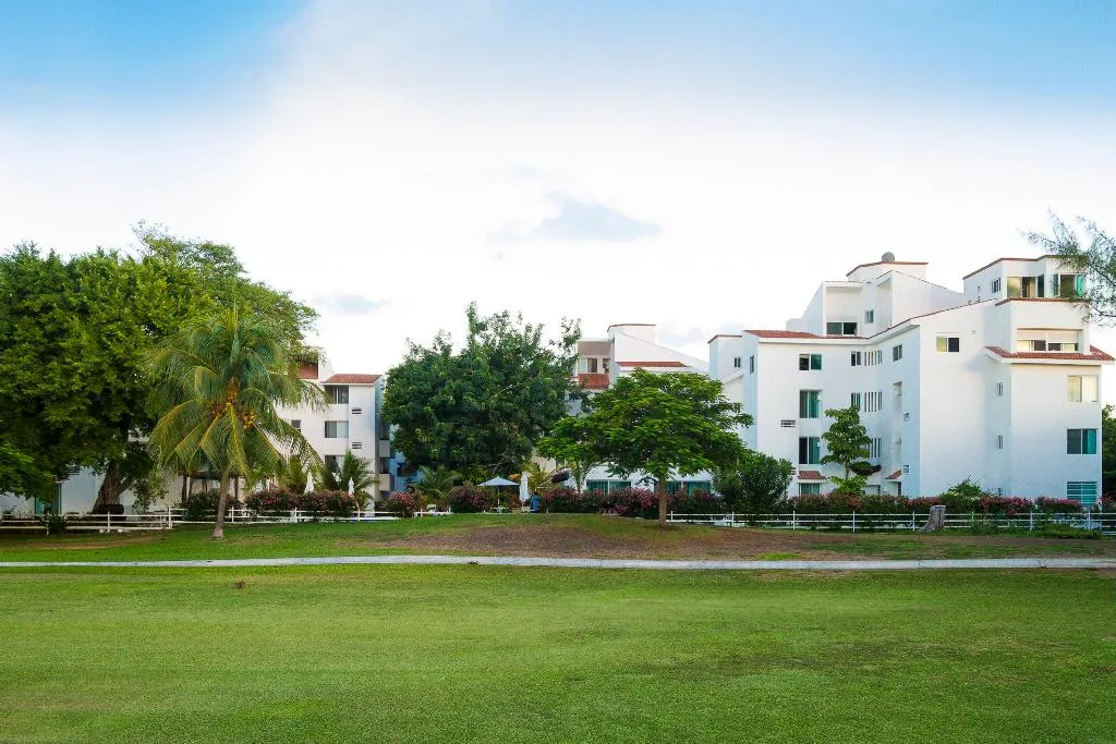 General view, Las Gaviotas Hotel and Suites, Cancun Area