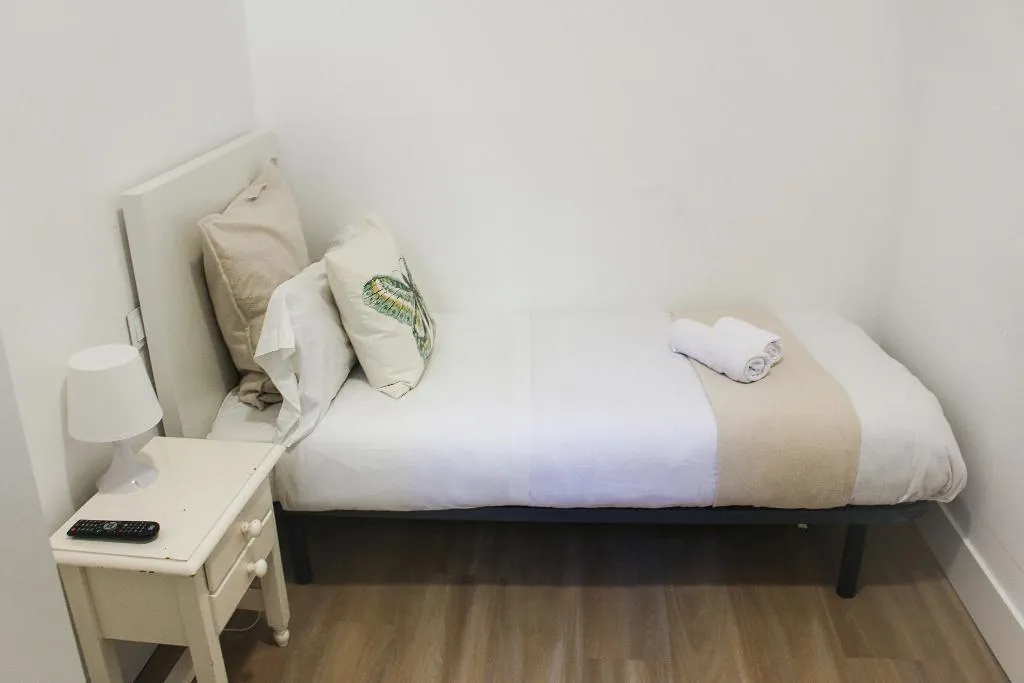 SINGLE WITH SHARED BATHROOM Room, Pensión MYD La Estrella, Madrid