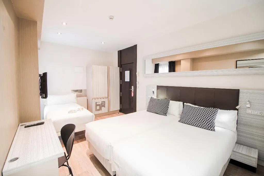 TRIPLE STANDARD Room, Petit Palace Puerta del Sol, Madrid