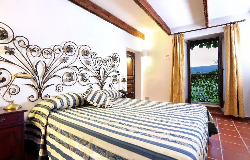Room, L'Agnata di De André, Olbia