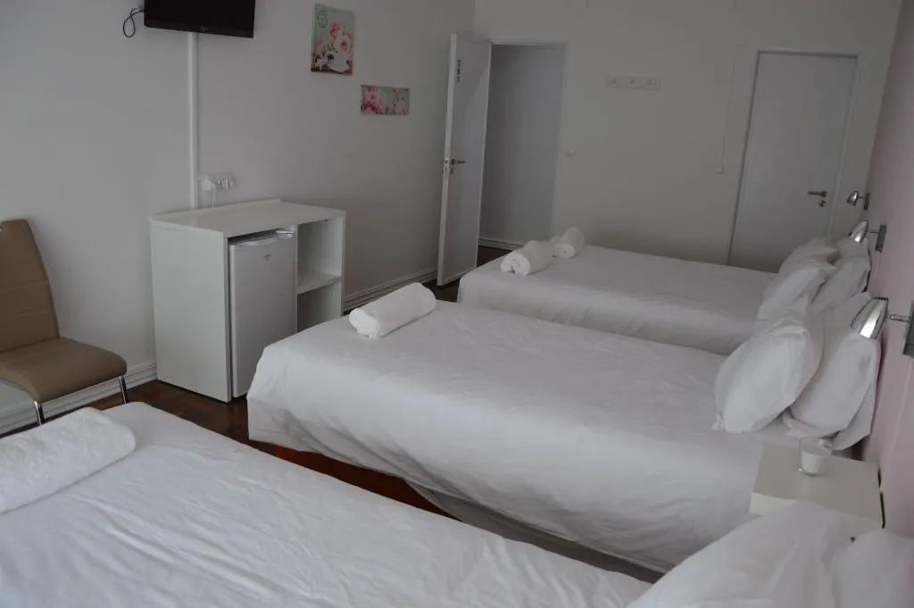 Room, Lx Center Guesthouse, Lisbon