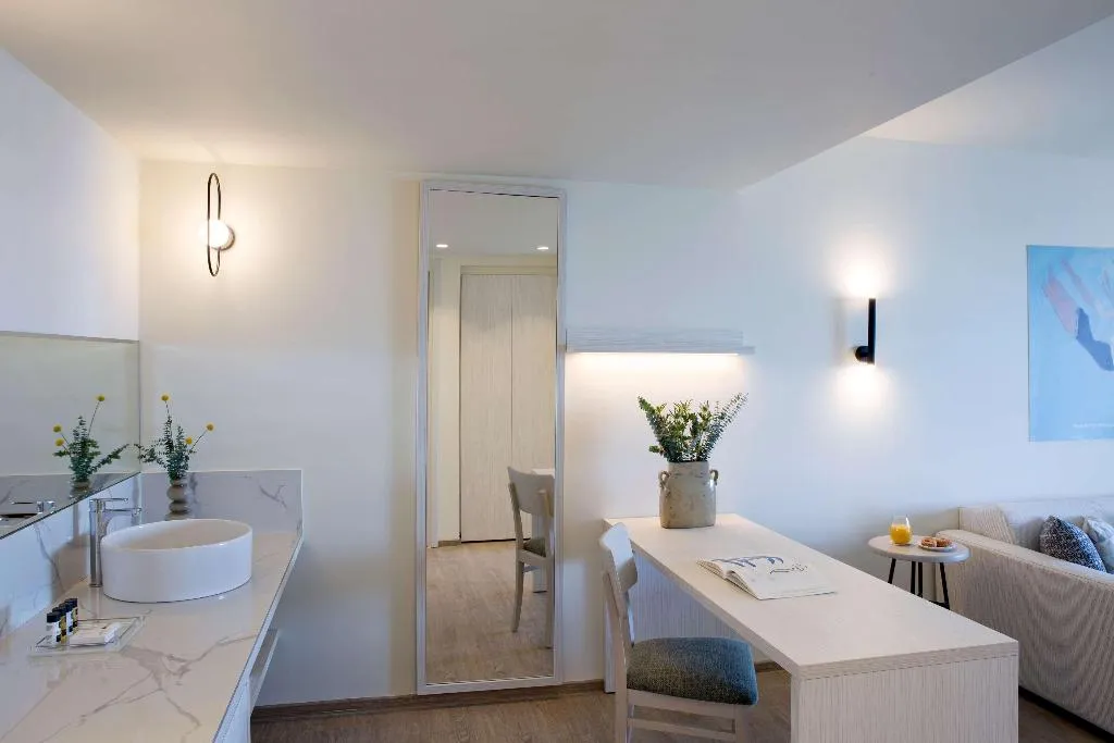 FAMILY ROOM POOL VIEW TWO BEDROOMS Room, Kosea Boutique Hotel, Kos
