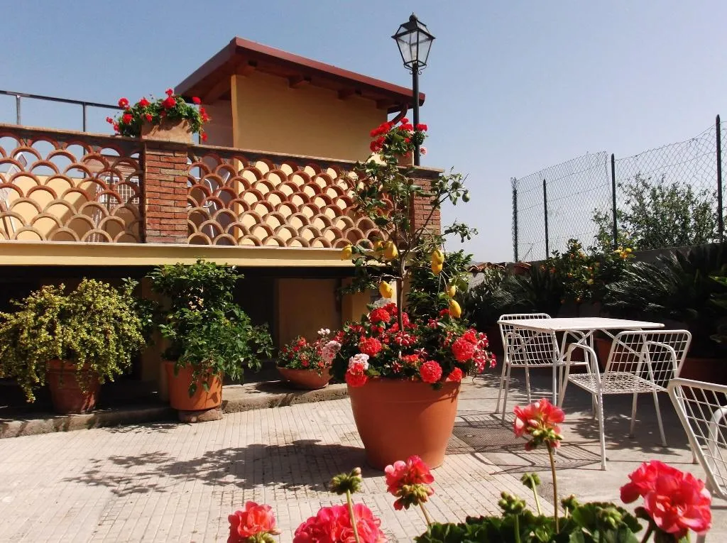 Terrace, B&B U Palmentu, Taormina