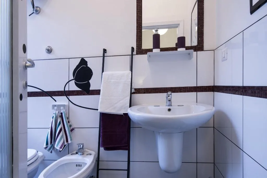 Room, Bed & Breakfast Le due civette, Naples