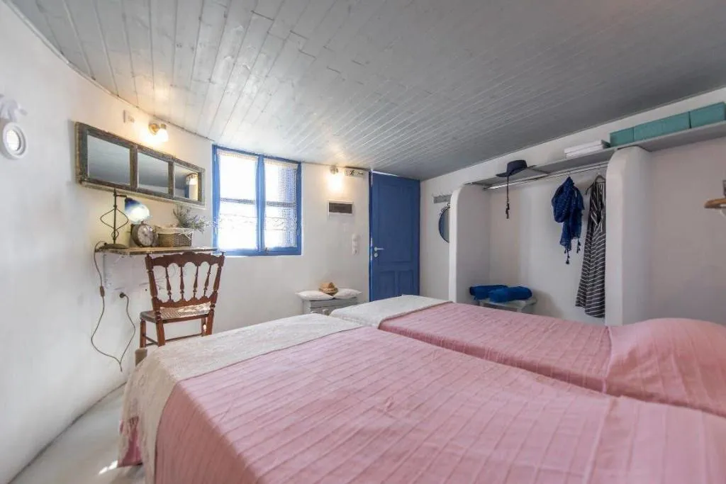 Room, Emmantina Houses, Santorini