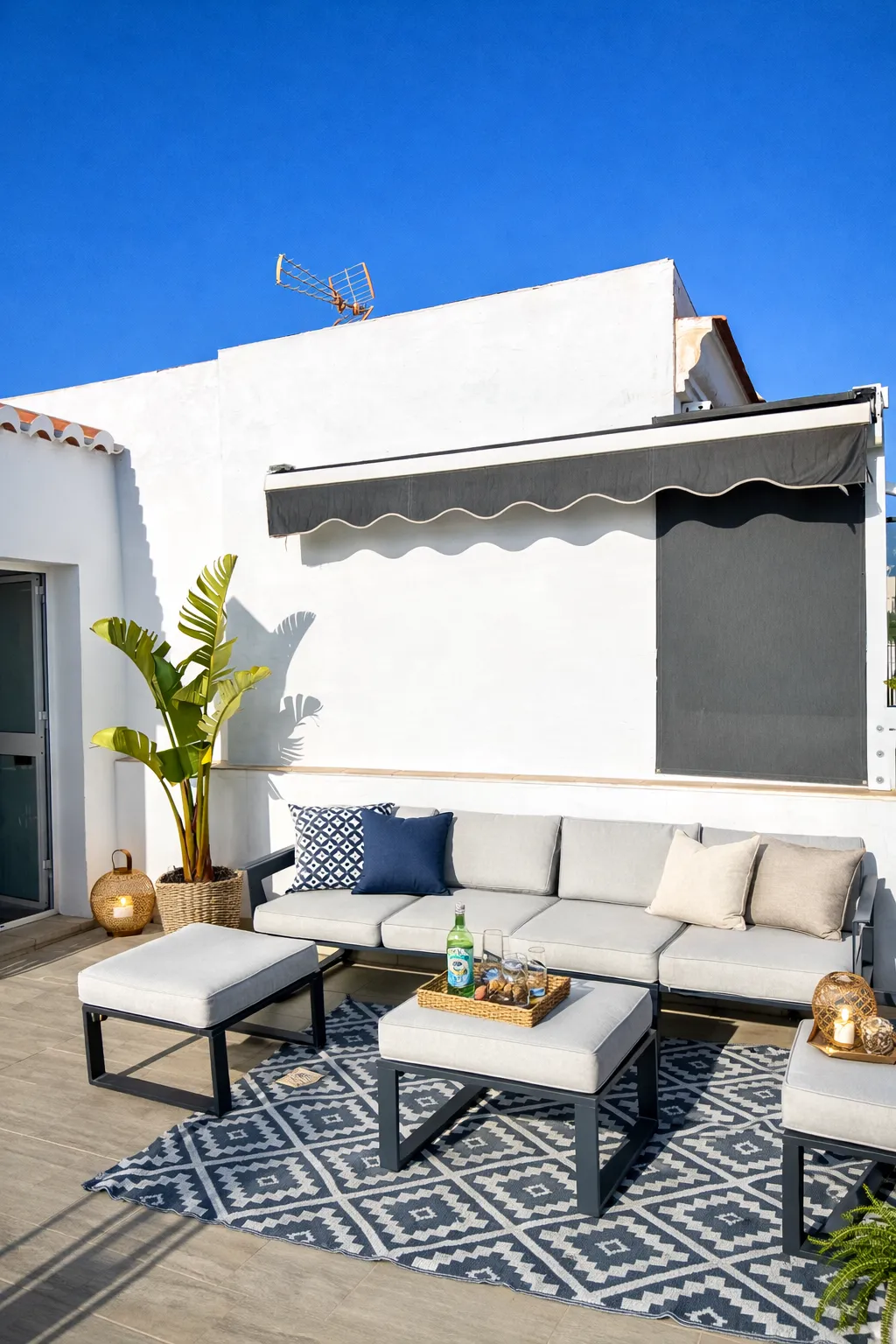 Room, Abril, Costa Del Sol