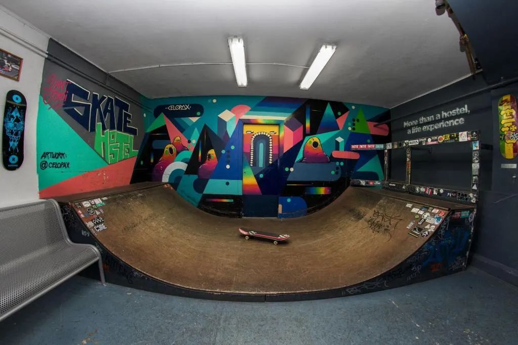 Sports and Entertainment, Sant Jordi Sagrada Familia Hostel, Barcelona