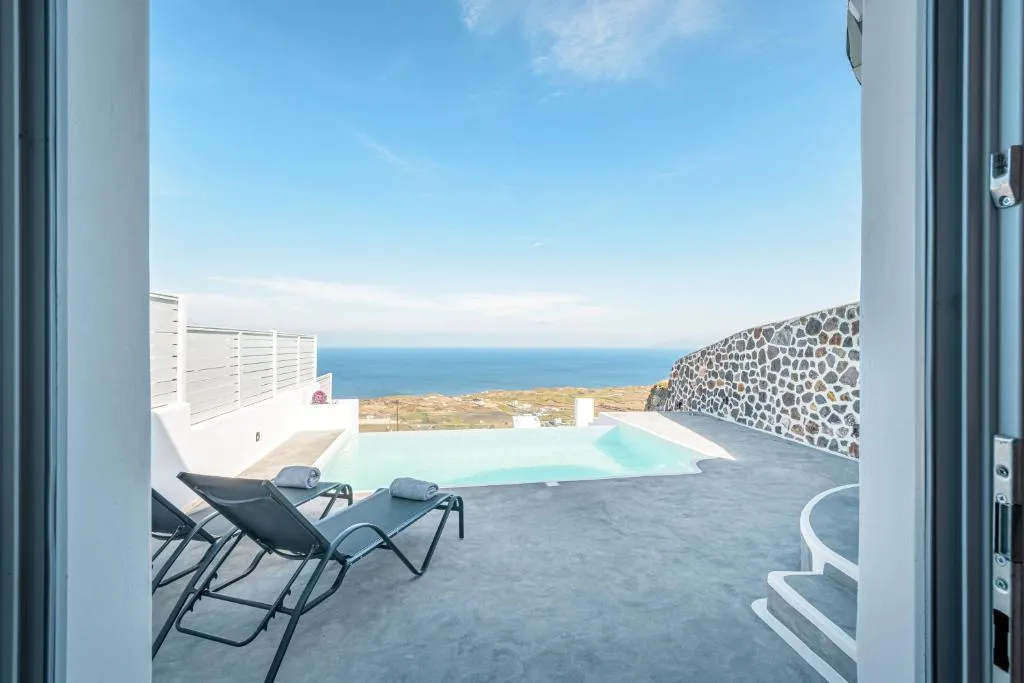 SUITE SUPERIOR WITH PRIVATE POOL Room, Siete Mares Luxury Suites, Santorini