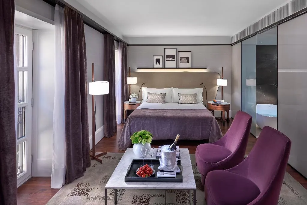JUNIOR SUITE STANDARD Room, Mandarin Oriental Milan, Milan