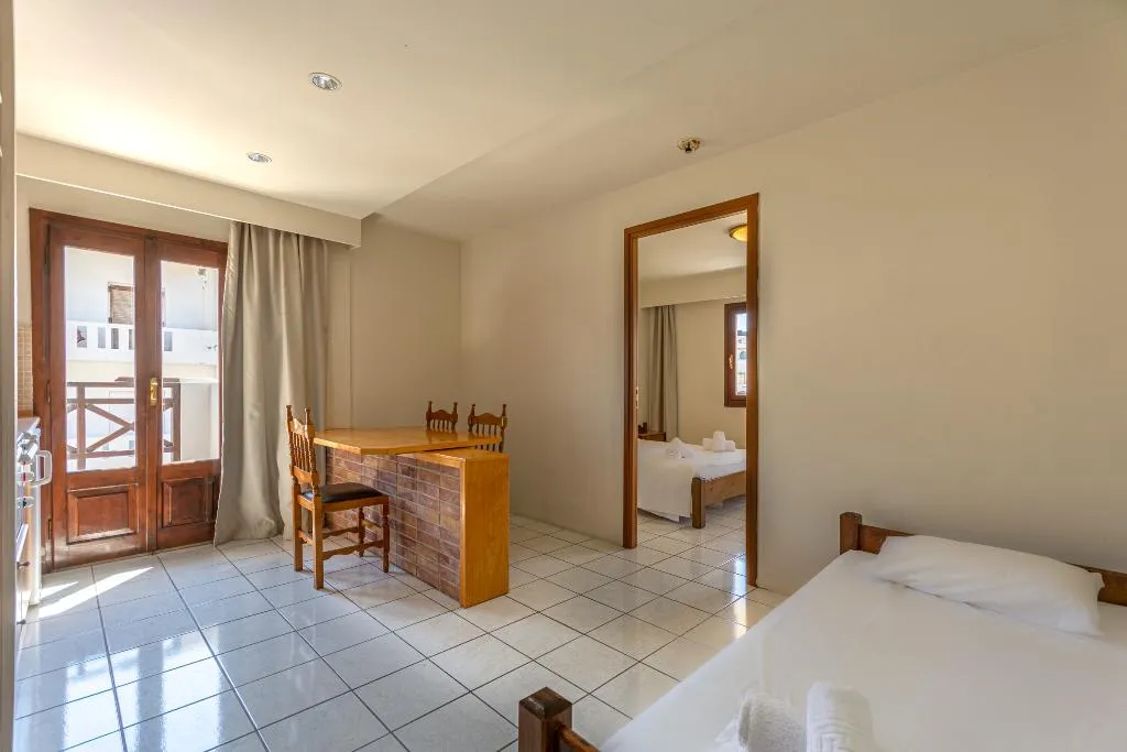 STUDIO CAPACITY 4 Room, Athina Inn, Crete