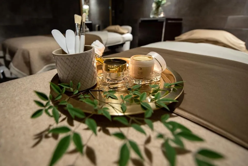 Sports and Entertainment, Gold Tower Lifestyle Hotel, Naples