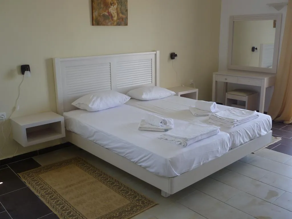 Room, Oasis, Athens