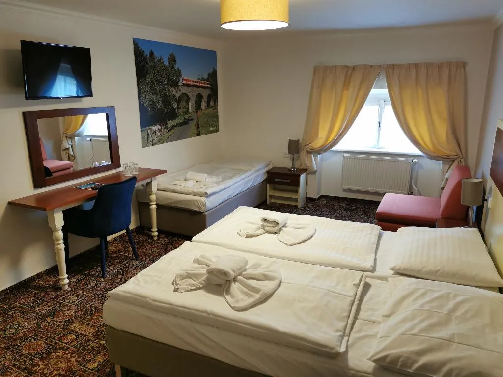 QUADRUPLE STANDARD Room, City Inn, Prague