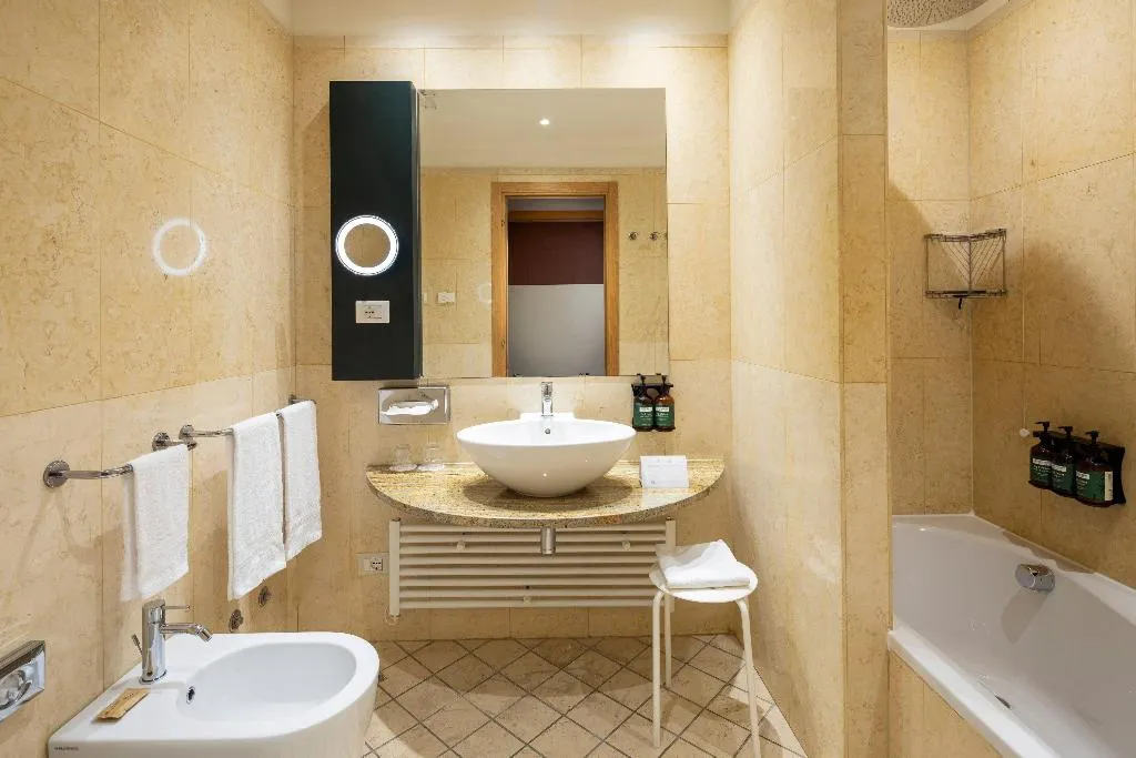 DOUBLE KING SIZE BED Room, Crowne Plaza Padova, Venice