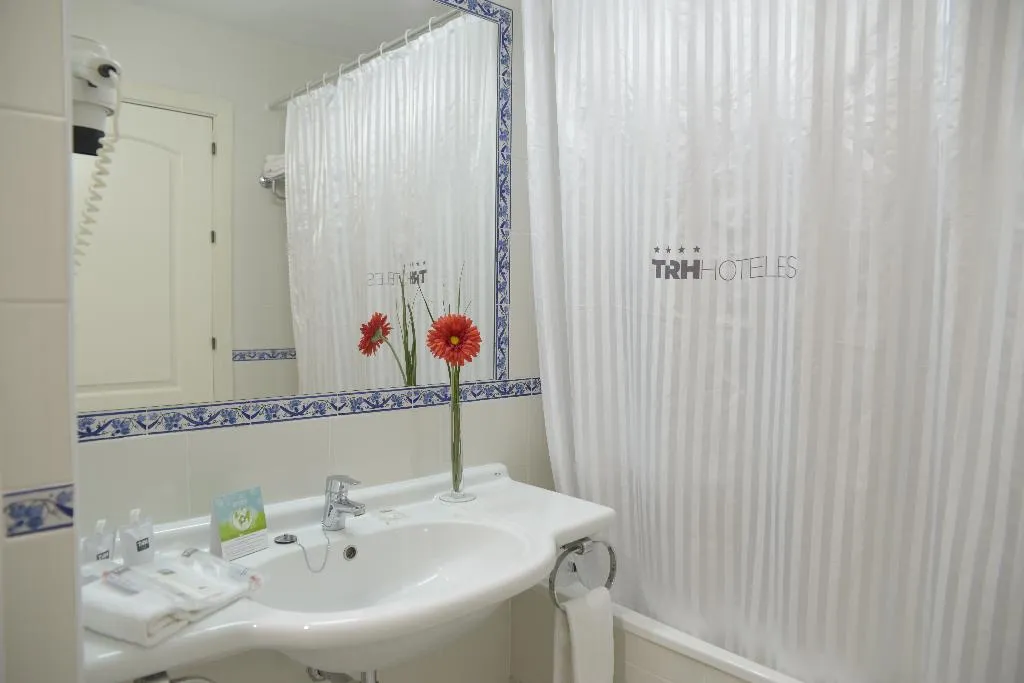 TRIPLE STANDARD Room, Hotel TRH La Motilla, Seville