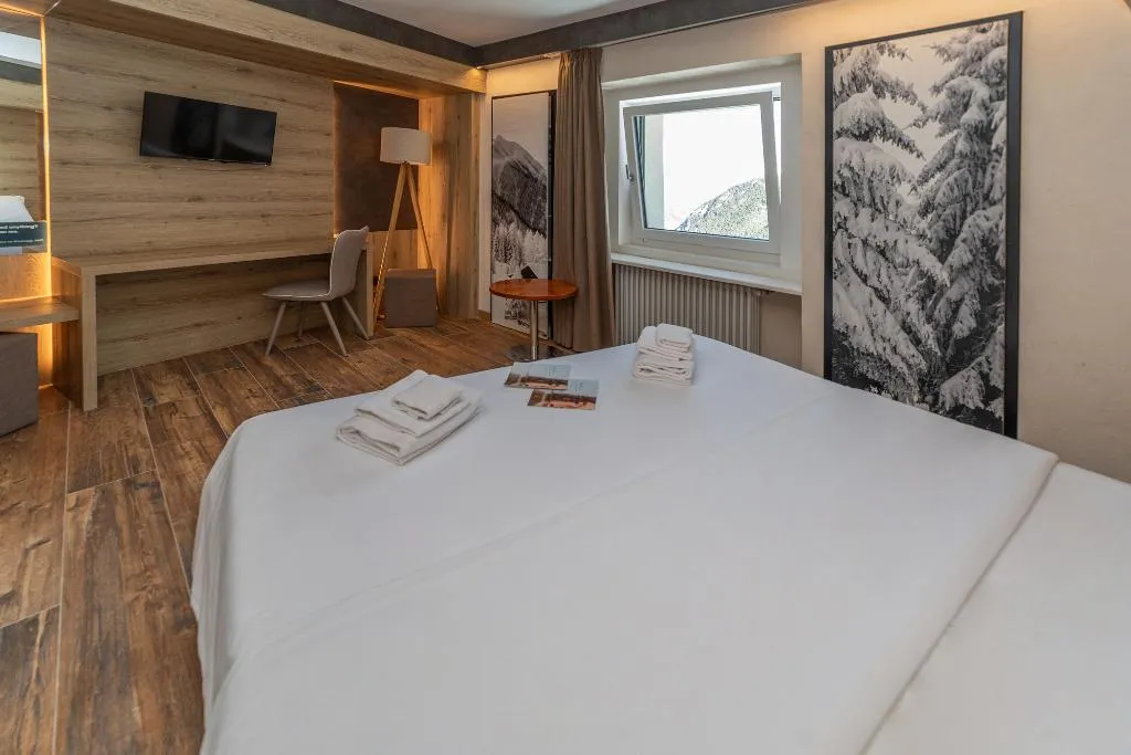 TRIPLE MOUNTAIN VIEW Room, Hotel la Torre Spa & Restaurant, Milan