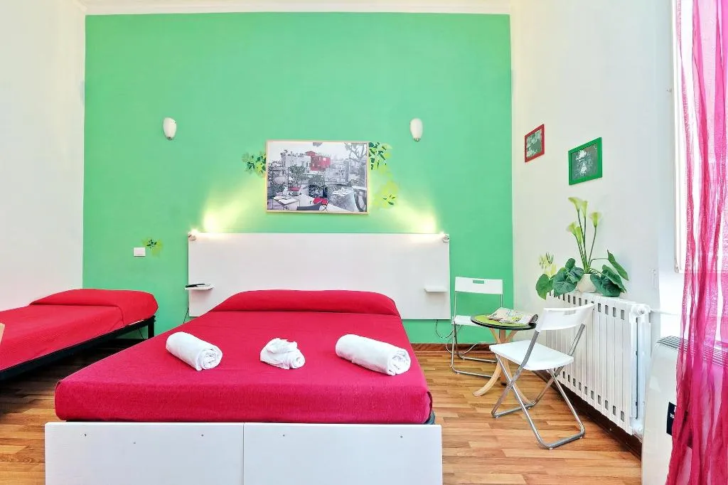 Room, Lucky Domus, Naples