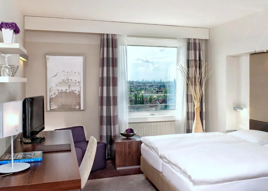SINGLE STANDARD Room, Estrel Hotel Berlin, Berlin