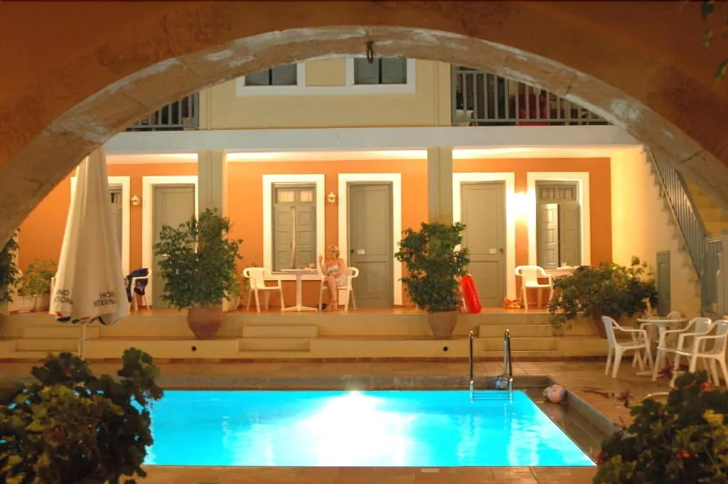Sports and Entertainment, Vecchio, Crete