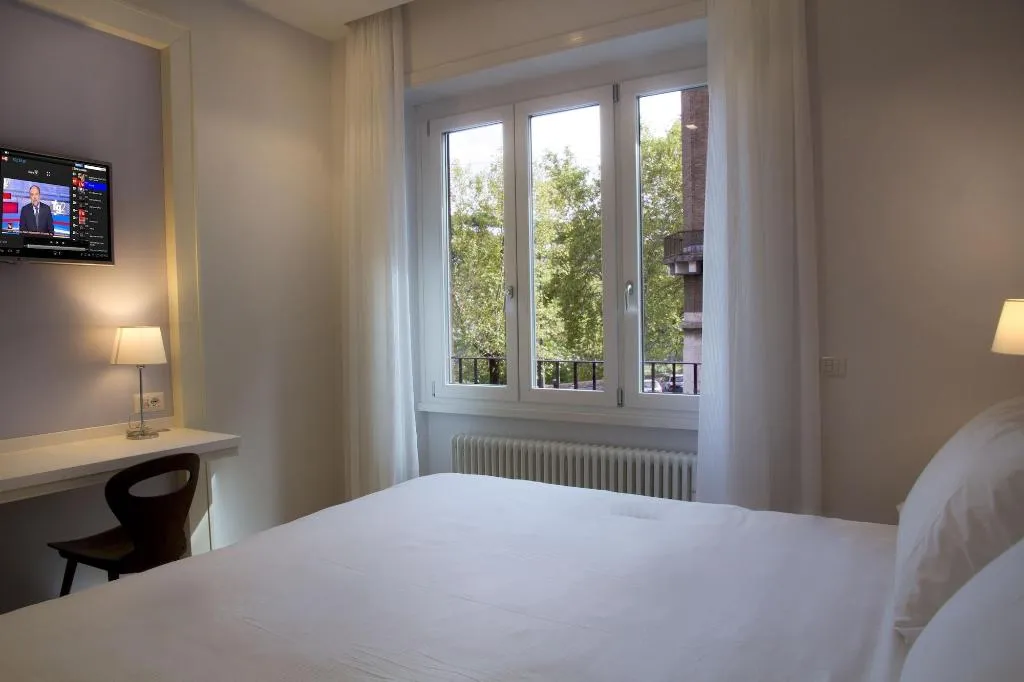Room, Ripense In Trastevere, Rome