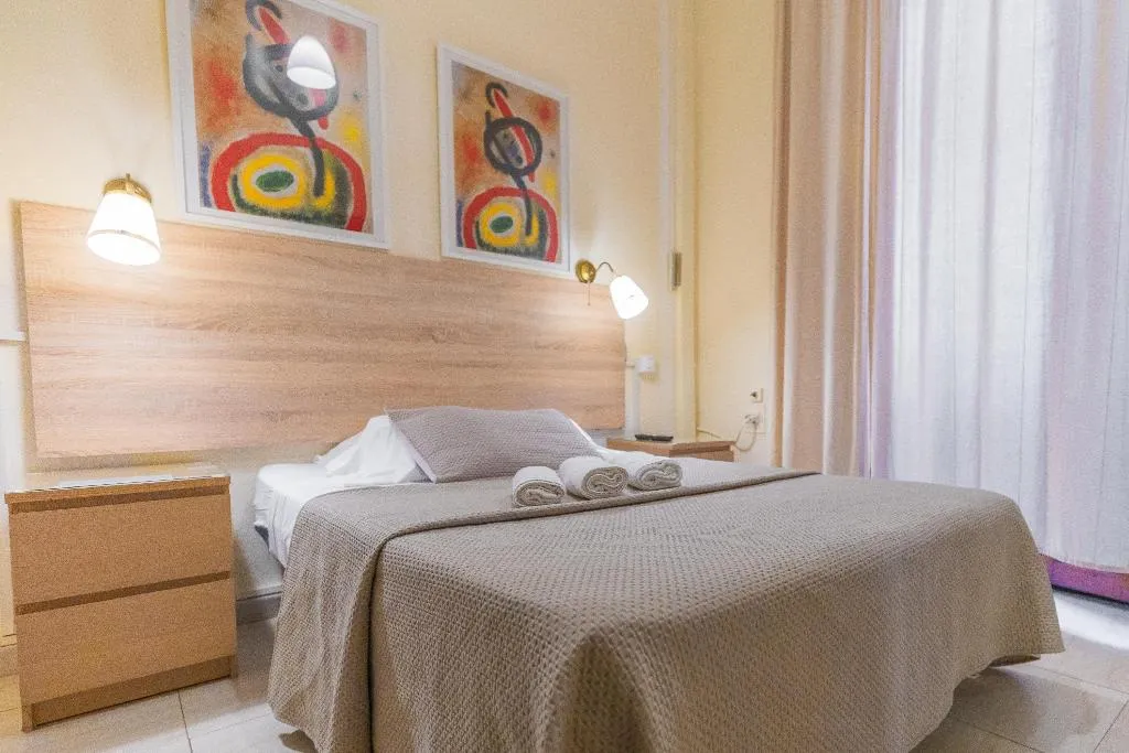 Room, Nuevo Suizo, Seville