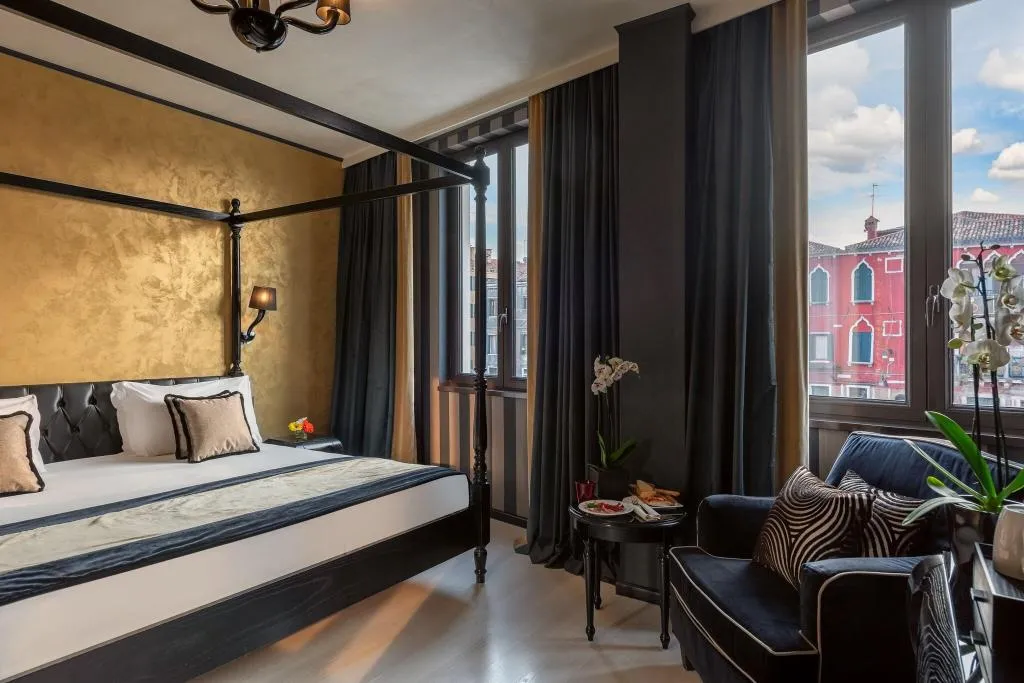 SUITE STANDARD Room, Carnival Palace, Venice