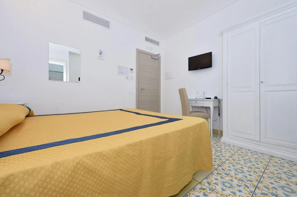 Room, Hotel Settebello, Naples