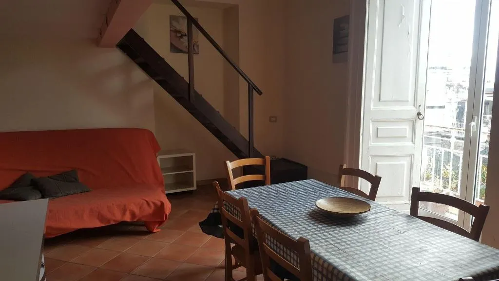 Room, Miseria e Nobiltà, Naples