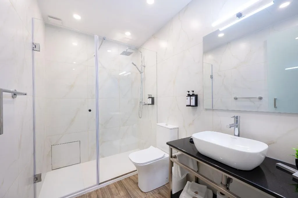 DOUBLE WITH BALCONY Room, C4 Retreats Gozo, Gozo
