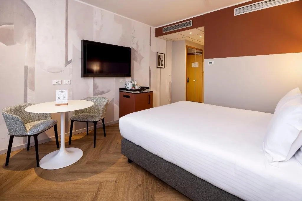 DOUBLE KING SIZE BED Room, Crowne Plaza Padova, Venice