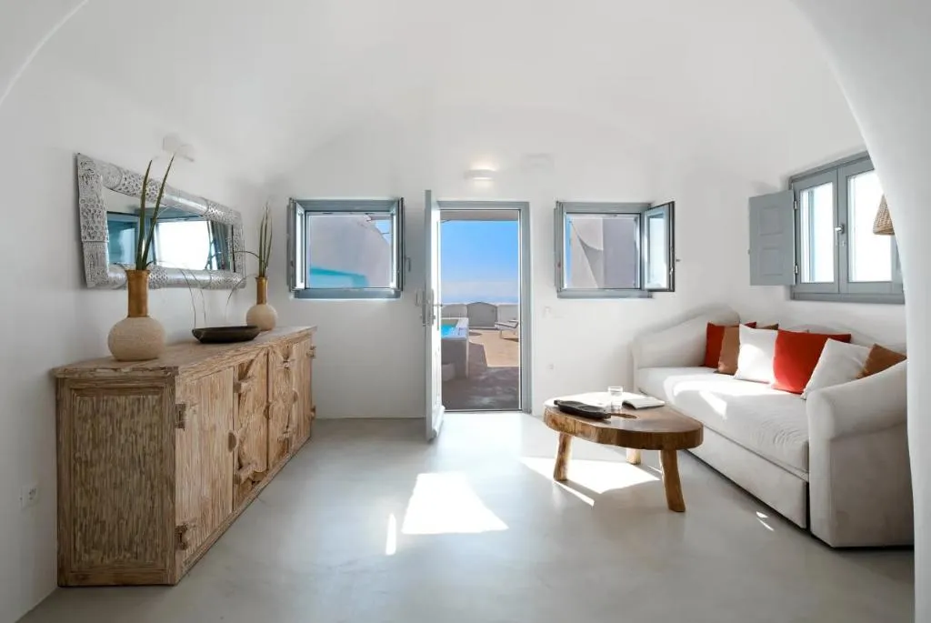 VILLA WITH PRIVATE POOL Room, Iliovasilema Hotel & Suites, Santorini