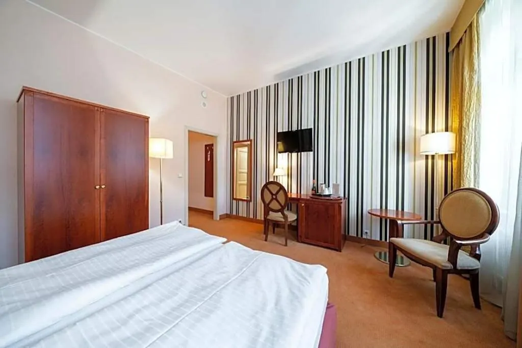 Room, Hotel Raffaello, Prague