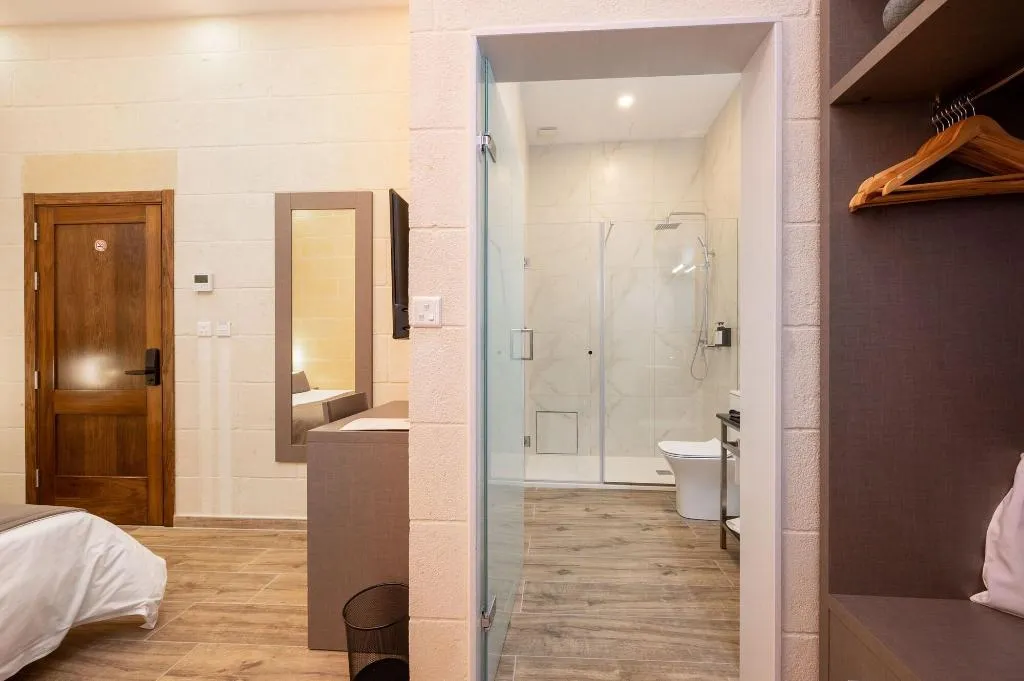 Room, C4 Retreats Gozo, Gozo