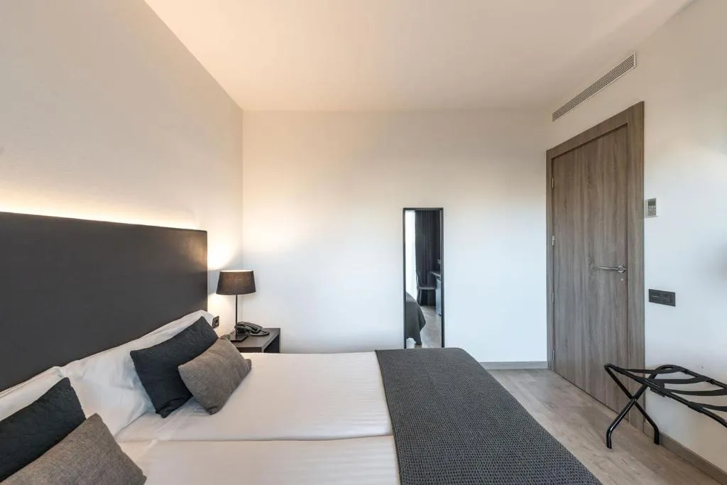 Double or Twin STANDARD Room, Hotel Paseo de Gracia, Barcelona