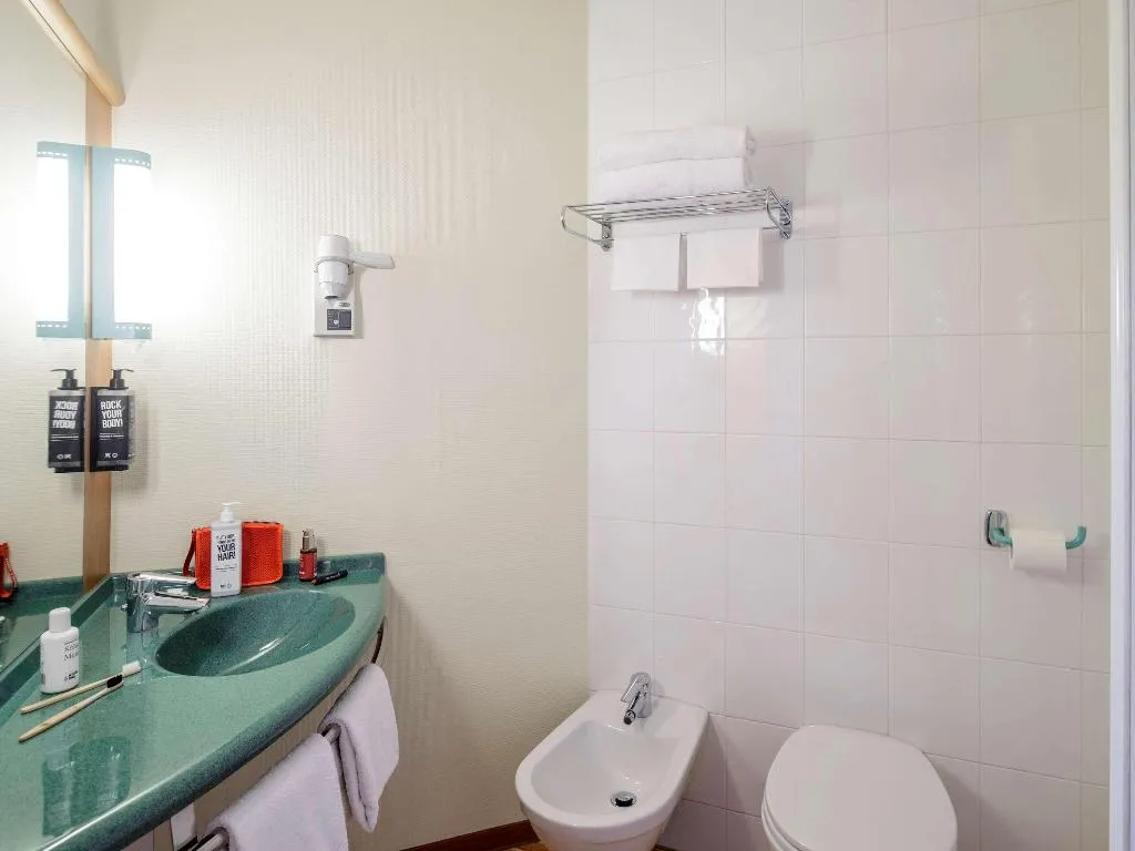 DOUBLE PREMIUM Room, ibis Milano Malpensa Aeroporto, Milan