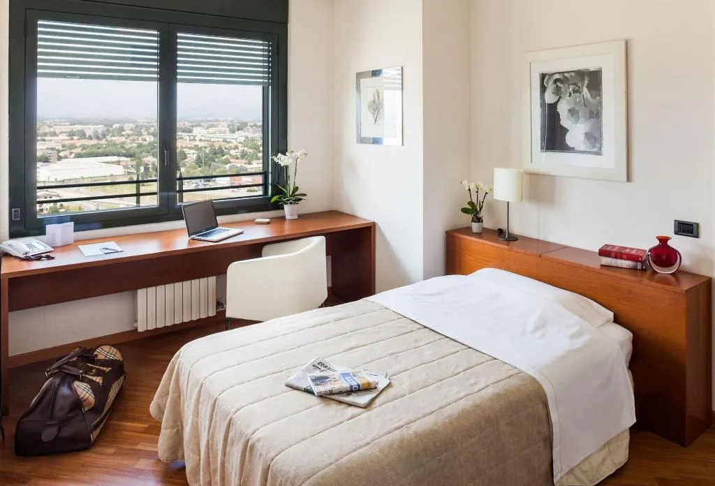 Room, Cosmo Residence, Milan